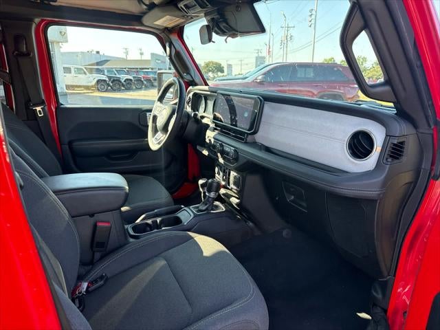2025 Jeep Wrangler 4-Door Sahara 4x4