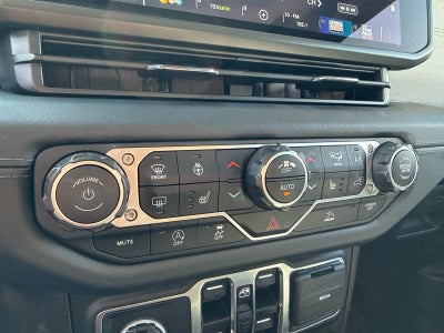 2024 Jeep Wrangler 4-Door Sahara 4x4