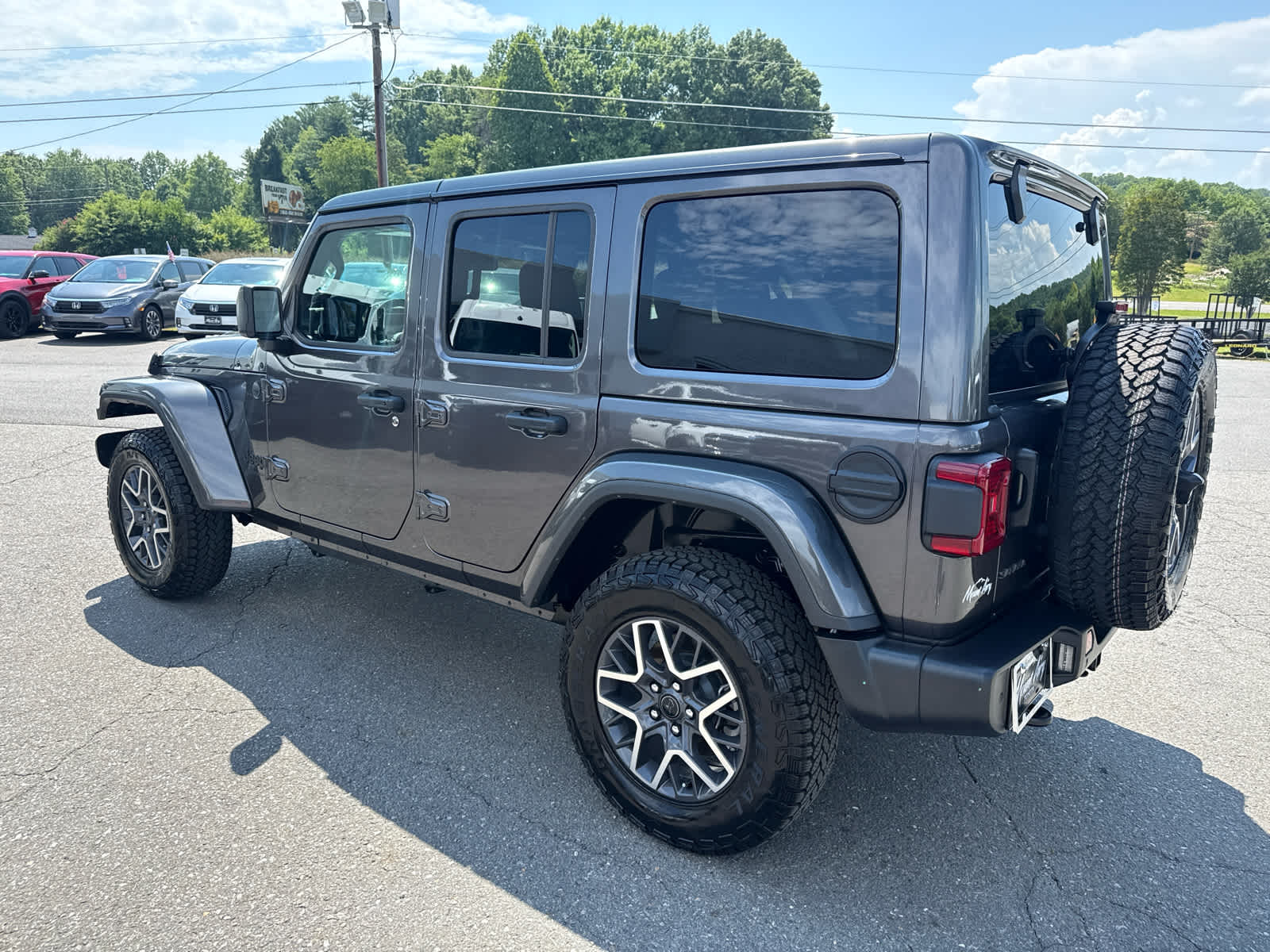 2025 Jeep Wrangler 4-Door Sahara 4x4