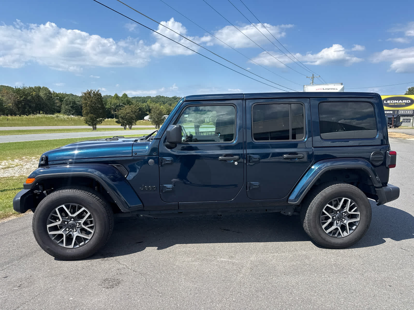 2025 Jeep Wrangler 4-Door Sahara 4x4