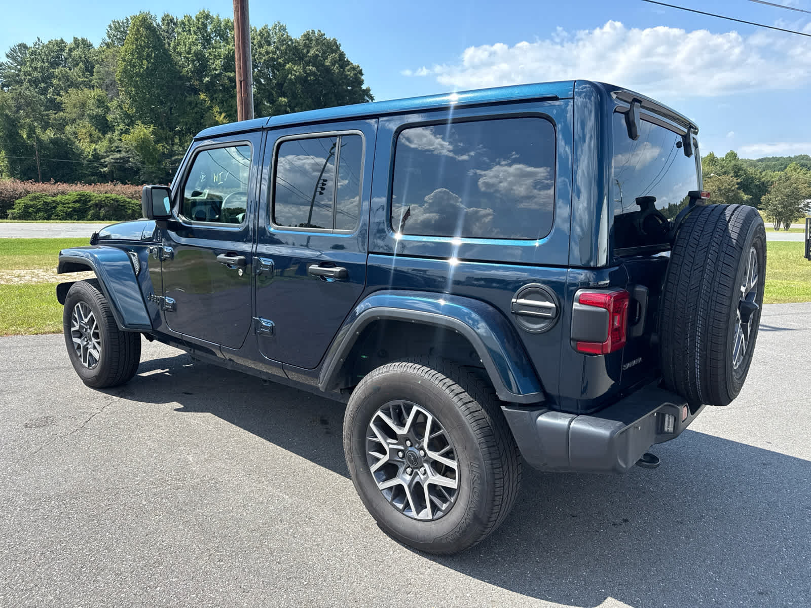 2025 Jeep Wrangler 4-Door Sahara 4x4