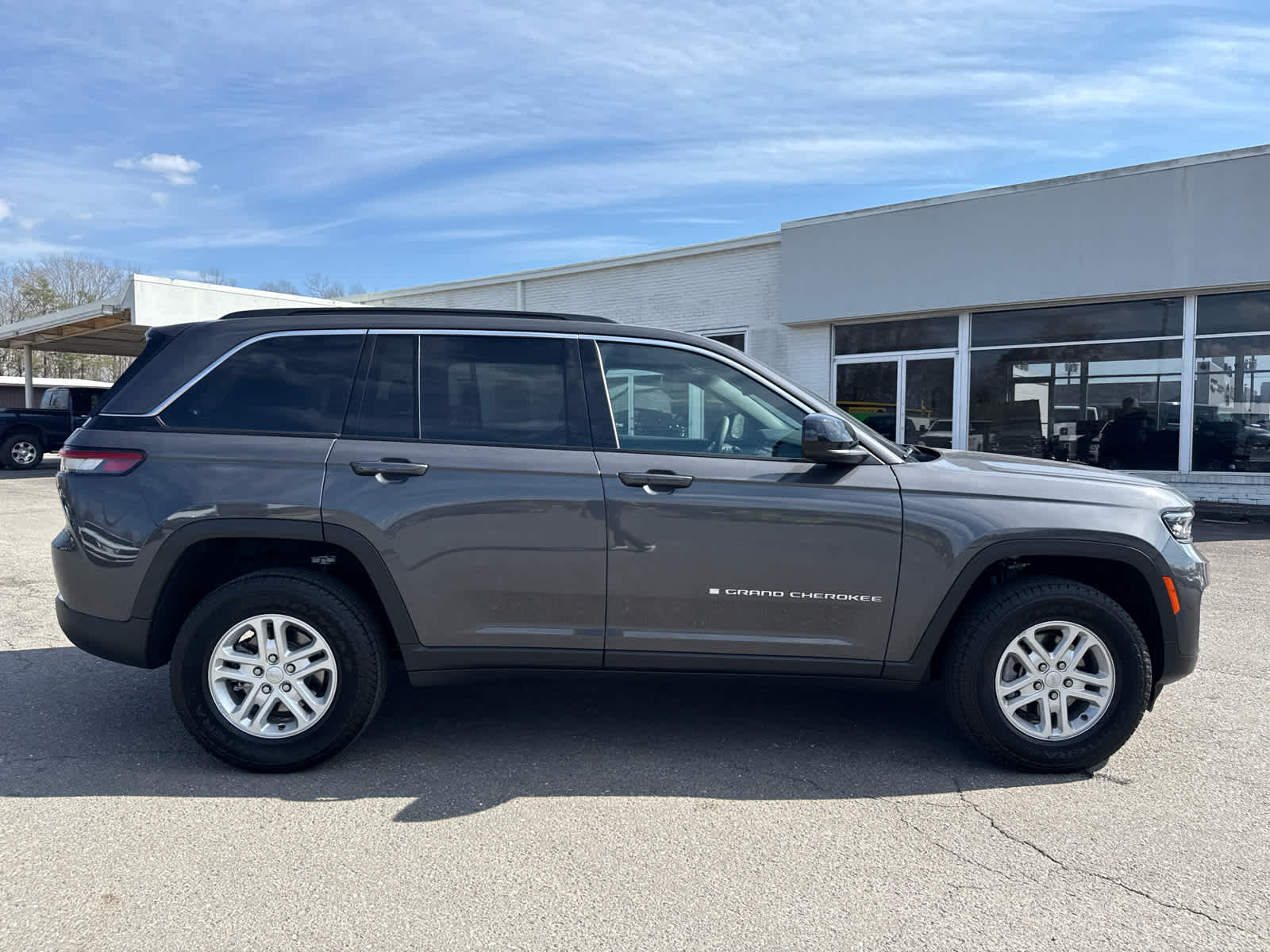 2025 Jeep Grand Cherokee Laredo 4x4