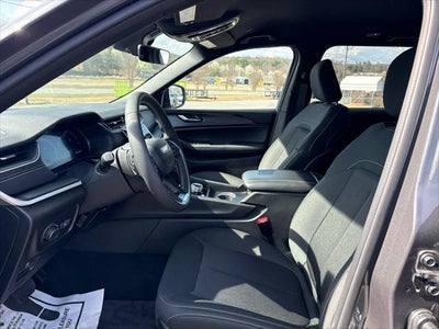 2025 Jeep Grand Cherokee Laredo 4x4