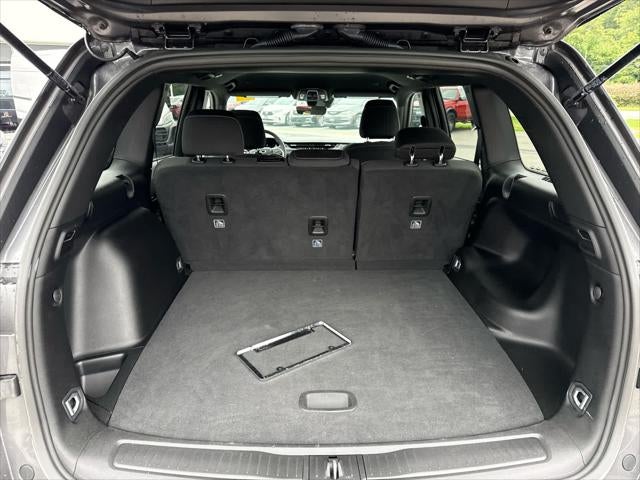 2025 Jeep Grand Cherokee Laredo 4x4