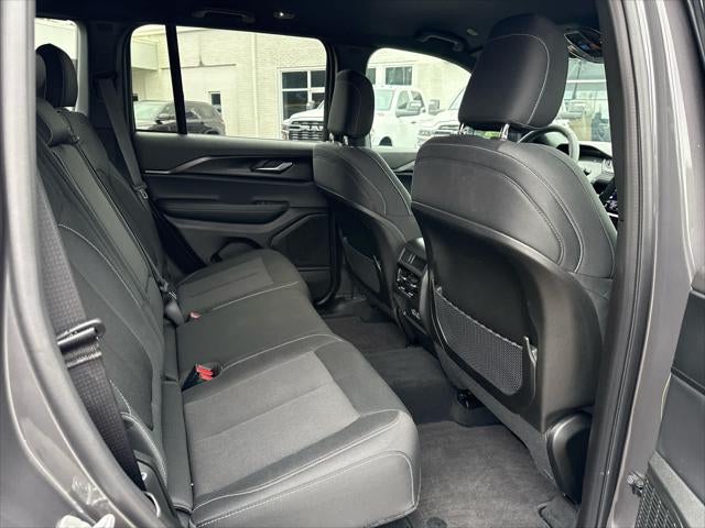 2025 Jeep Grand Cherokee Laredo 4x4