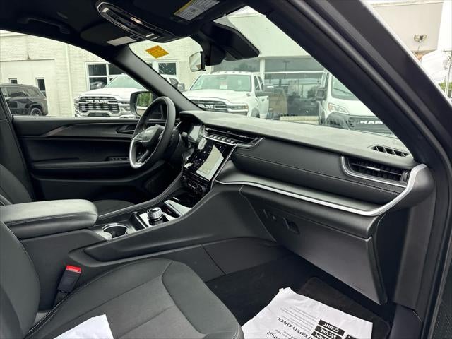 2025 Jeep Grand Cherokee Laredo 4x4