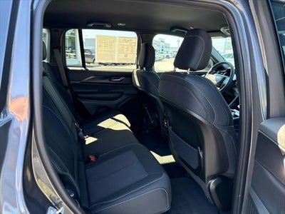 2025 Jeep Grand Cherokee Laredo 4x4