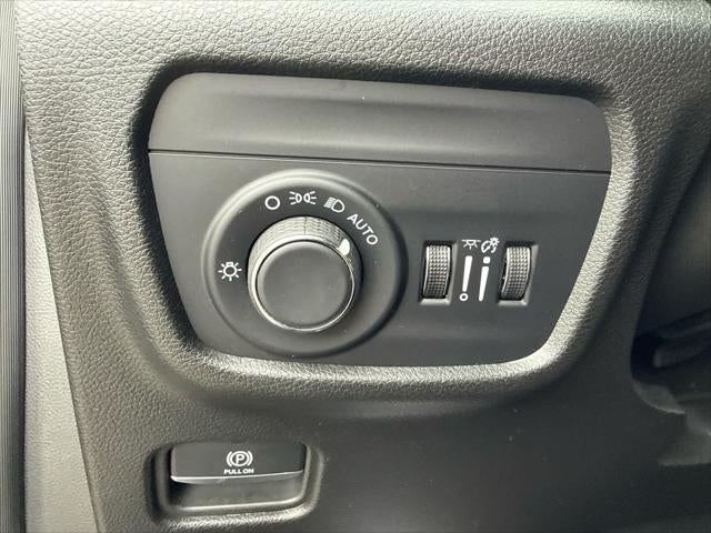 2025 Jeep Grand Cherokee Laredo 4x4