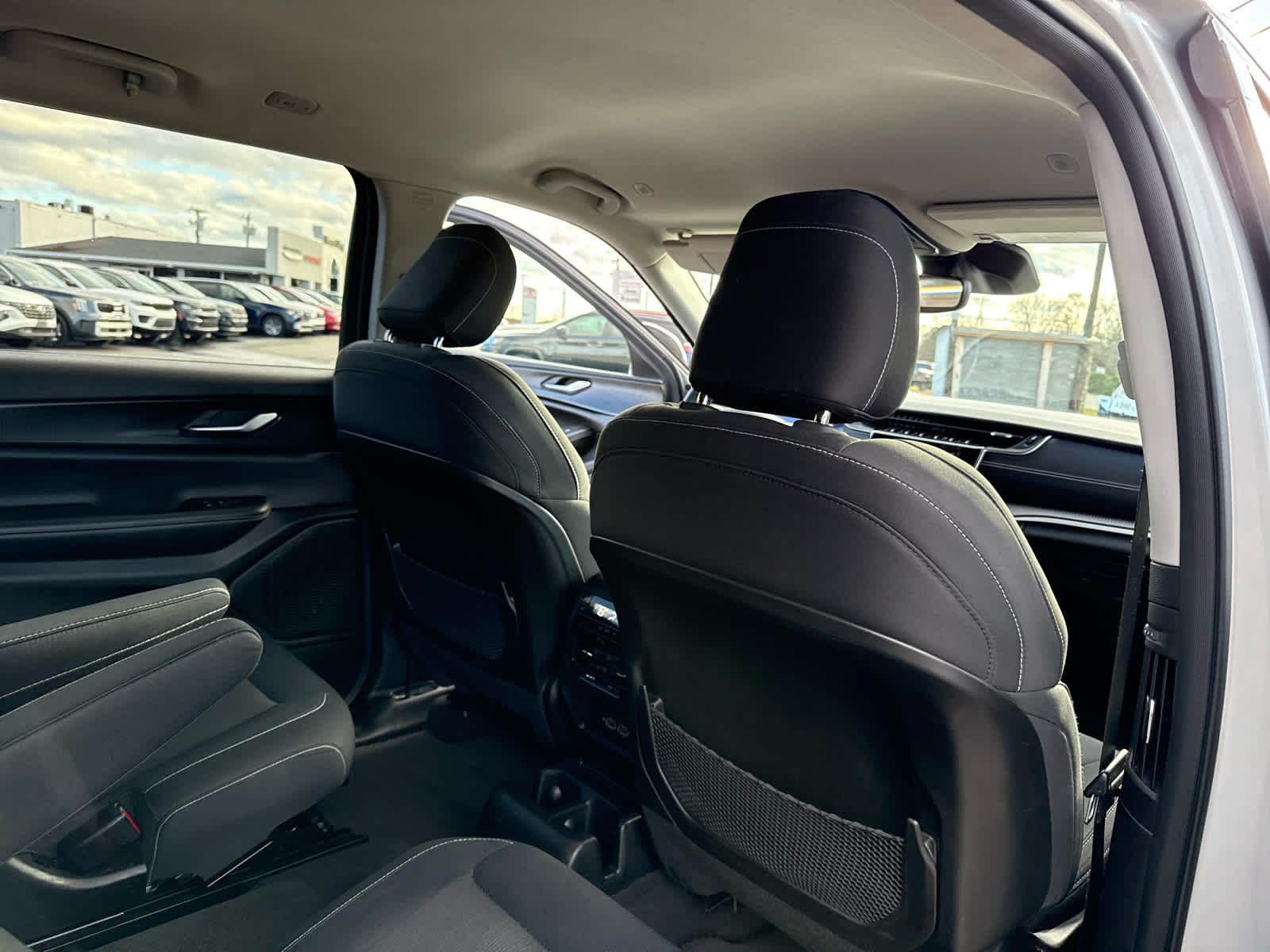 2023 Jeep Grand Cherokee L Laredo 4x4