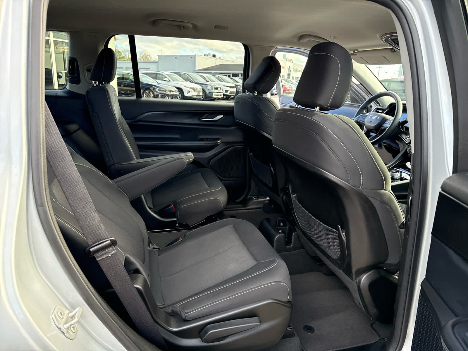 2023 Jeep Grand Cherokee L Laredo 4x4