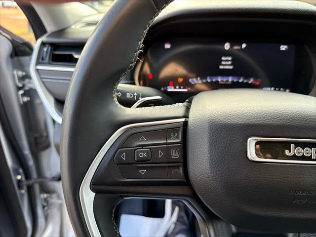 2023 Jeep Grand Cherokee L Laredo 4x4