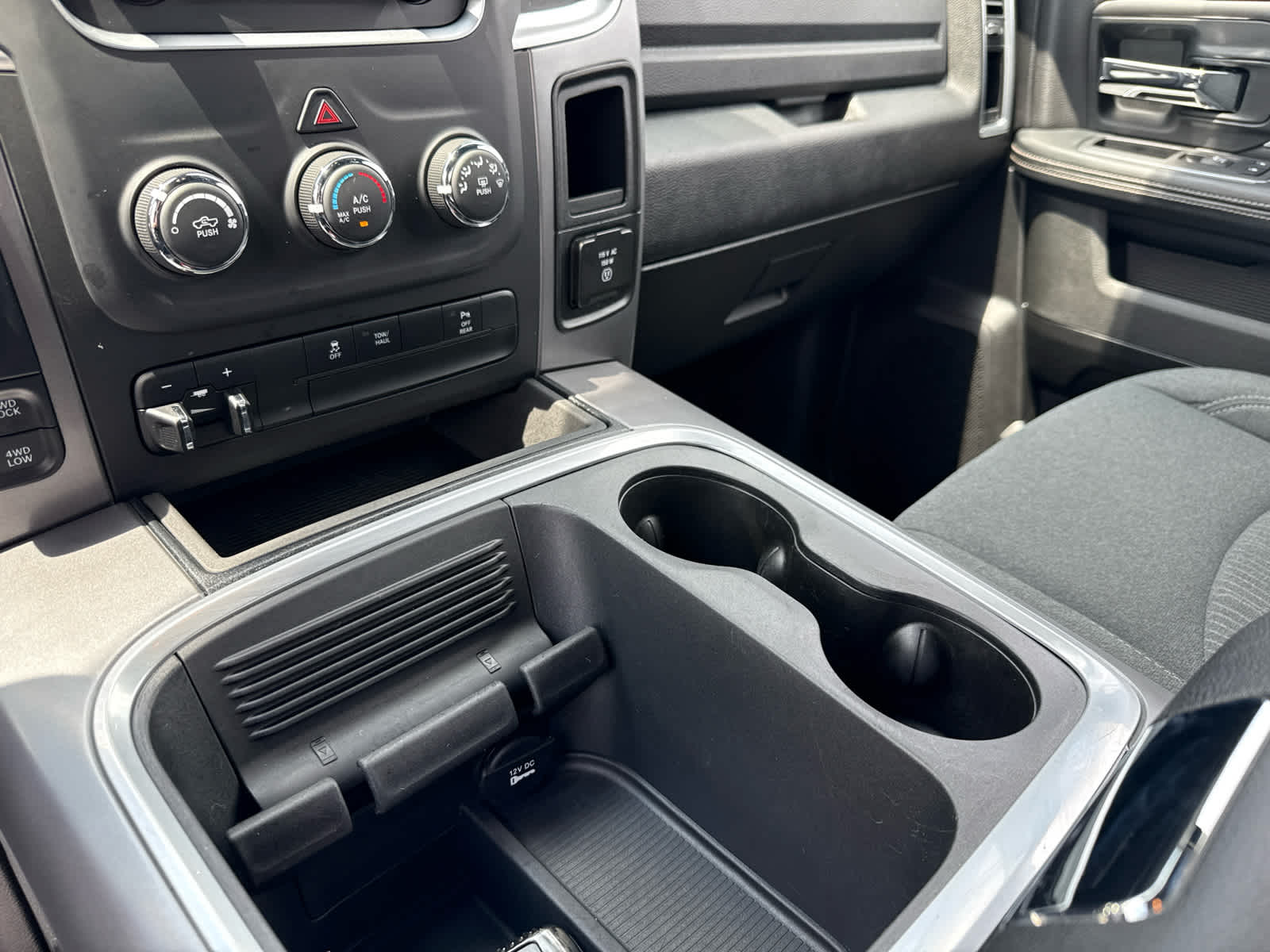 2024 RAM 1500 Classic Warlock Quad Cab 4x4 6'4' Box