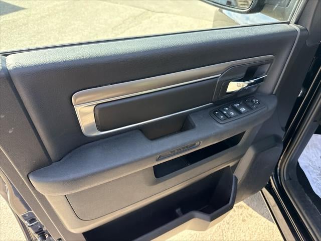 2024 RAM 1500 Classic Warlock Crew Cab 4x4 5'7' Box