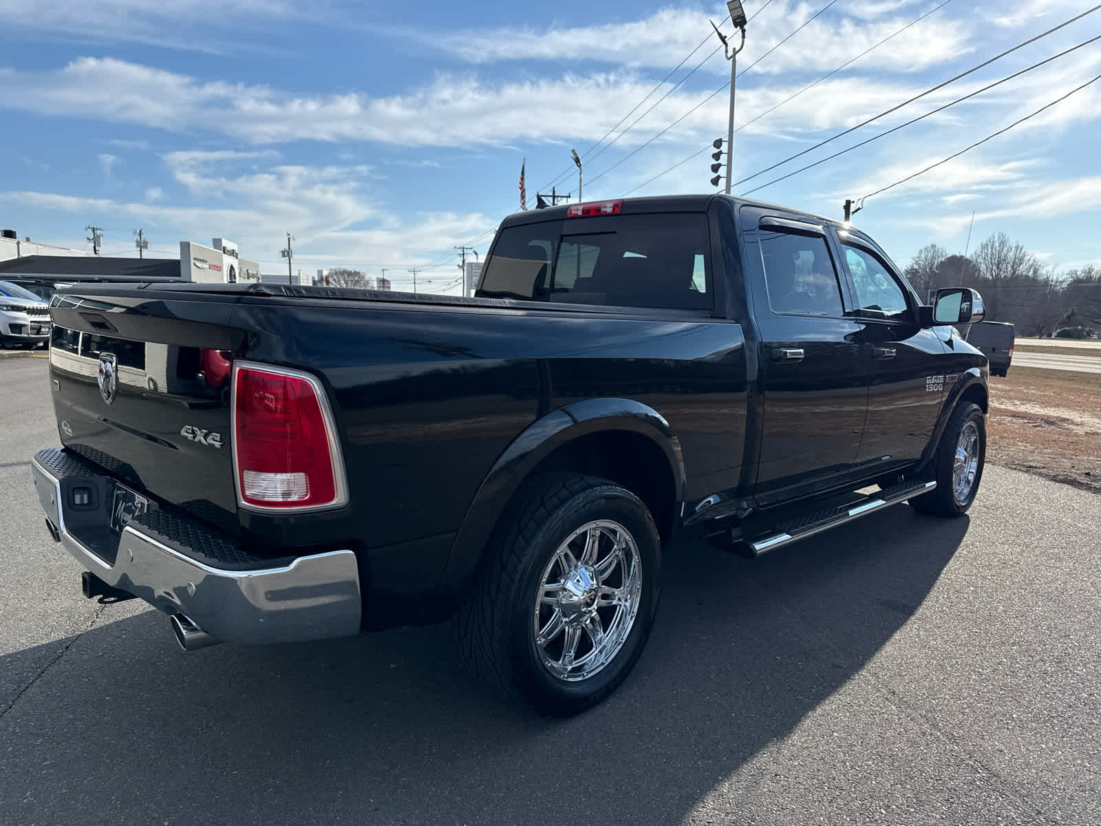 2018 RAM 1500 Laramie Crew Cab 4x4 6'4' Box