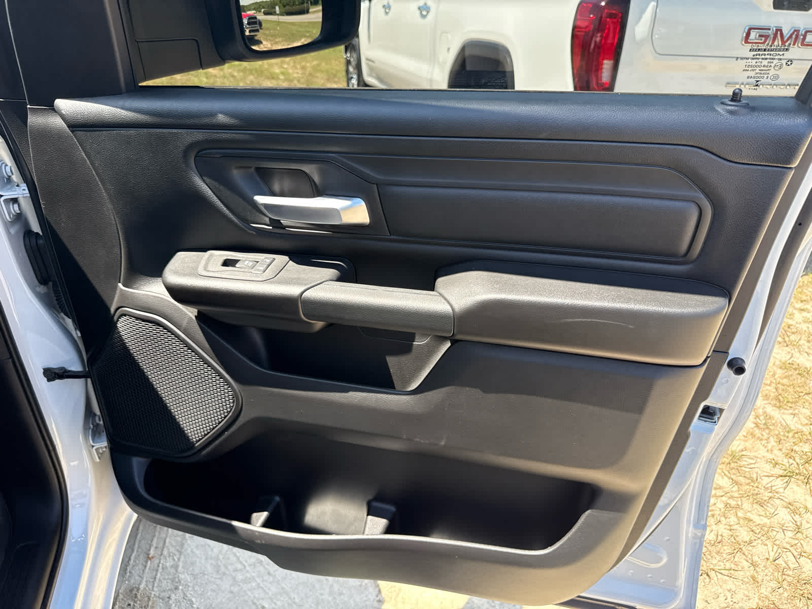 2025 RAM 1500 Tradesman Crew Cab 4x4 5'7' Box