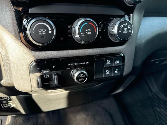 2025 RAM 1500 Tradesman Crew Cab 4x4 5'7' Box