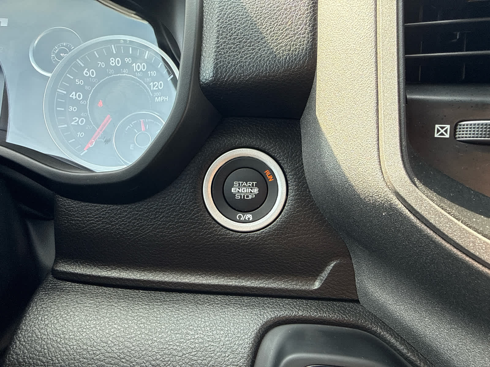 2025 RAM 1500 Tradesman Crew Cab 4x4 5'7' Box