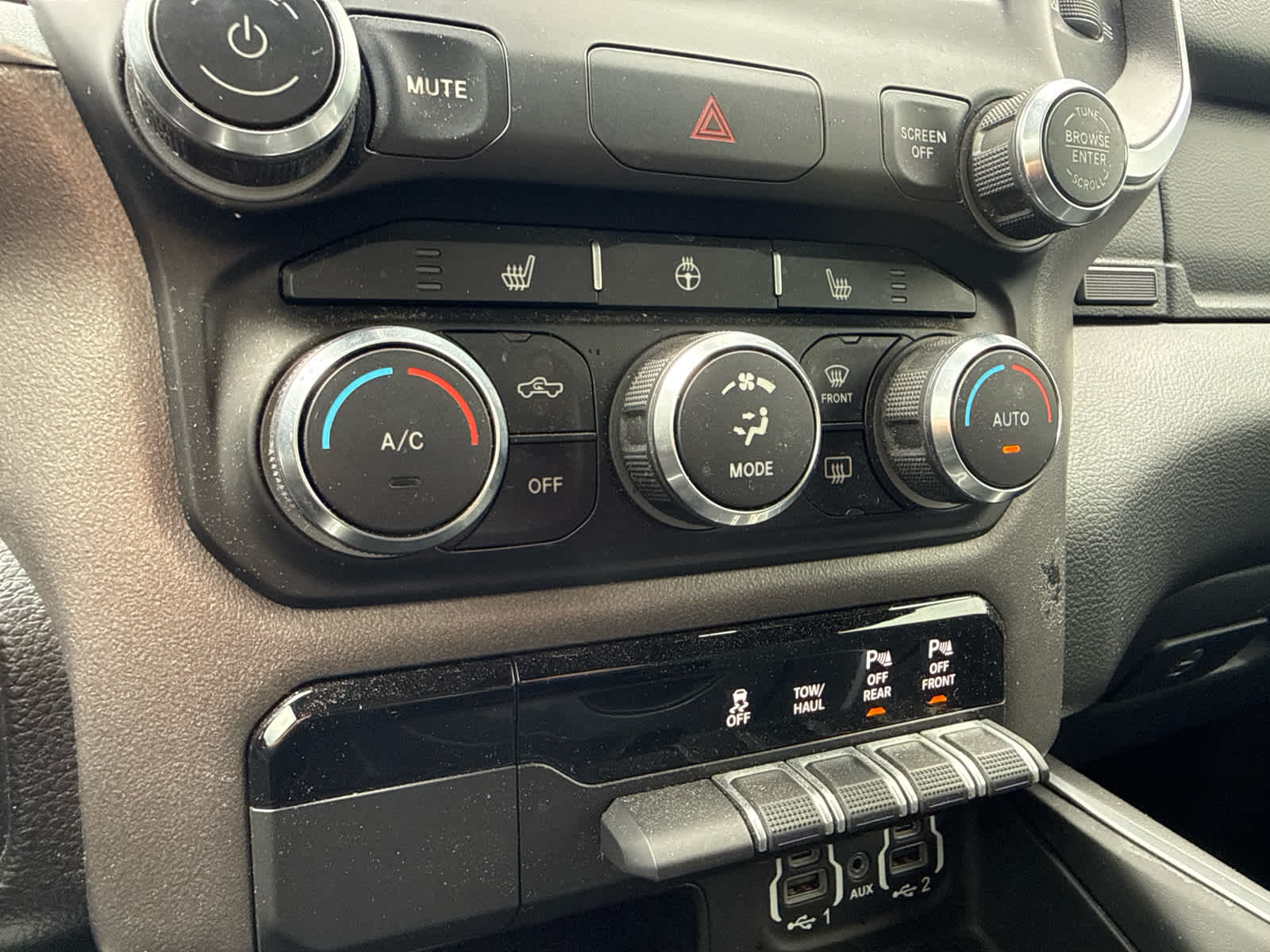2021 RAM 1500 Big Horn Quad Cab 4x4 6'4' Box