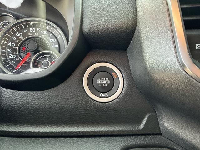 2025 RAM 1500 Big Horn Crew Cab 4x4 5'7' Box