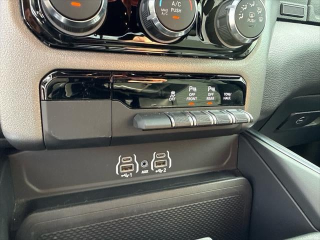 2025 RAM 1500 Big Horn Crew Cab 4x4 5'7' Box