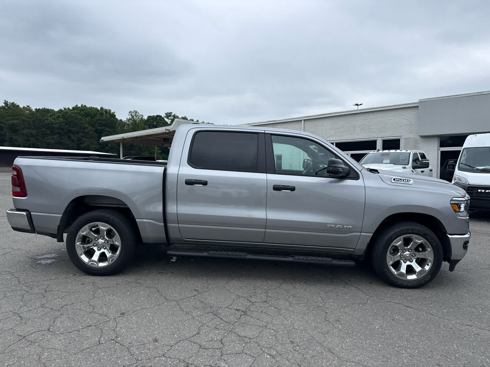 2023 RAM 1500 Big Horn Crew Cab 4x4 5'7' Box