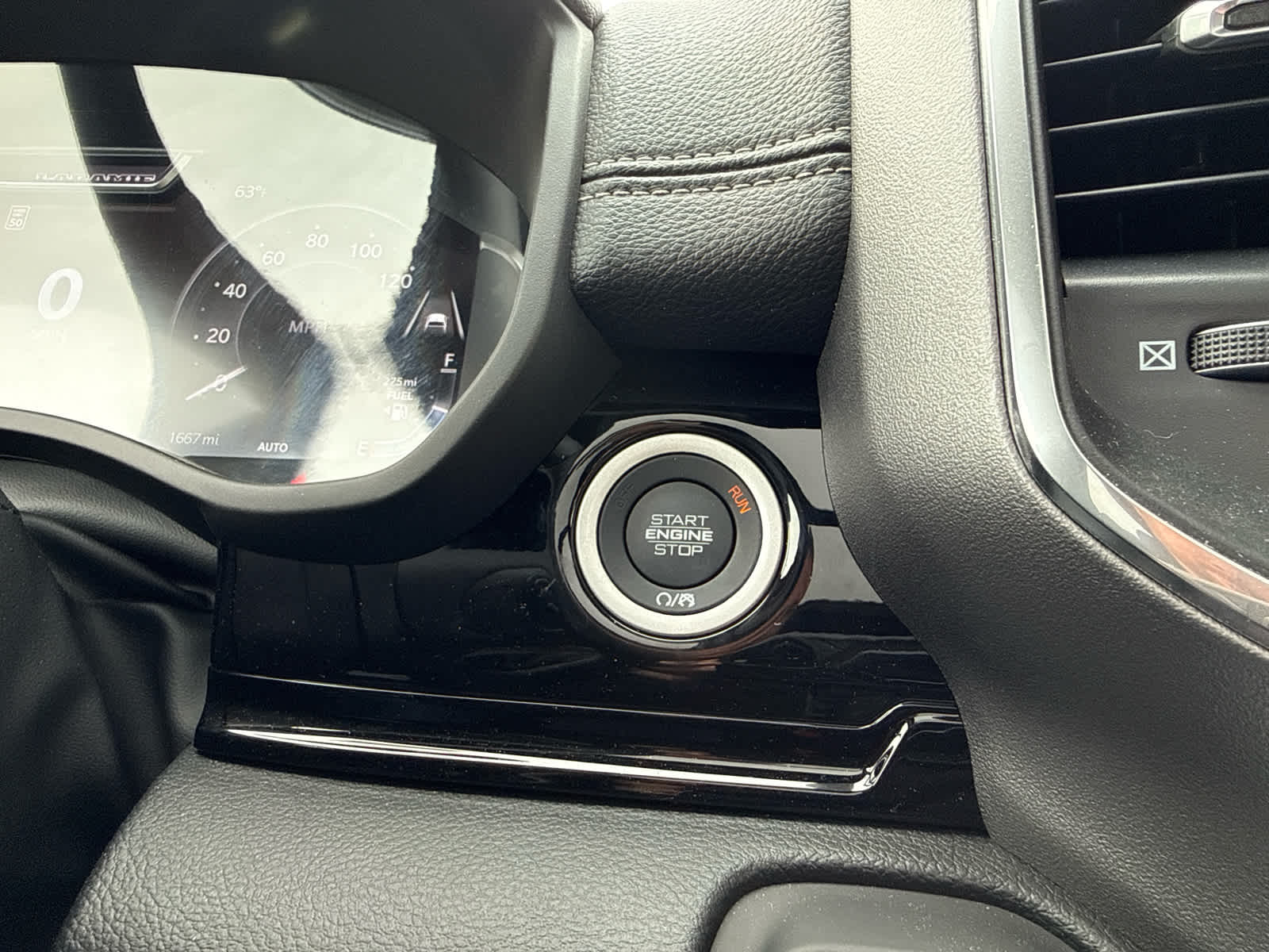 2026 RAM 1500 Laramie Crew Cab 4x4 5'7' Box