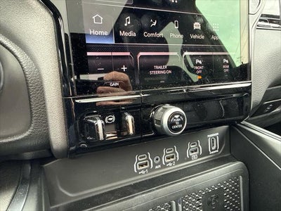 2026 RAM 1500 Laramie Crew Cab 4x4 5'7' Box