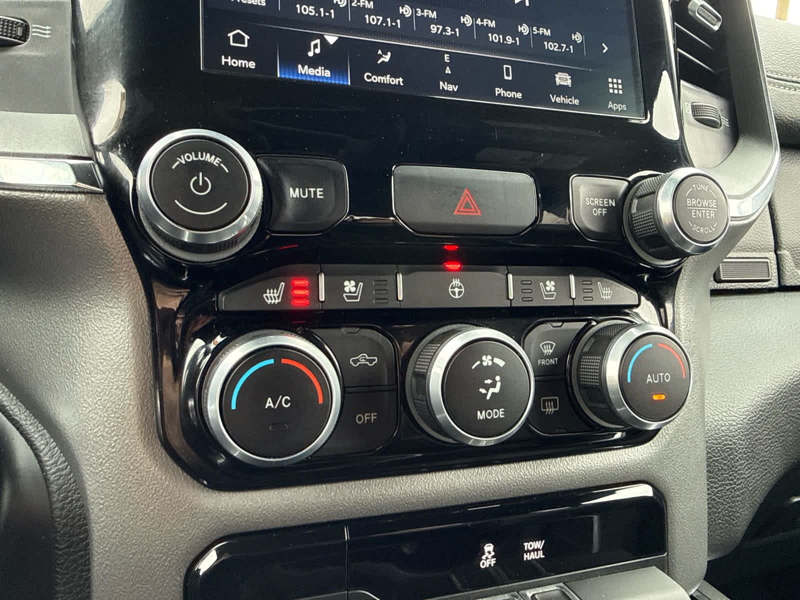 2024 RAM 1500 Laramie Crew Cab 4x4 5'7' Box