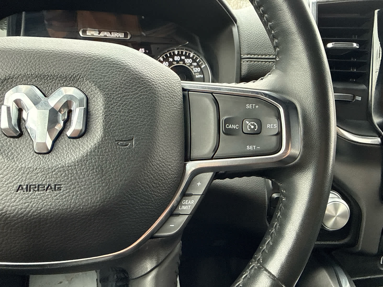 2024 RAM 1500 Laramie Crew Cab 4x4 5'7' Box