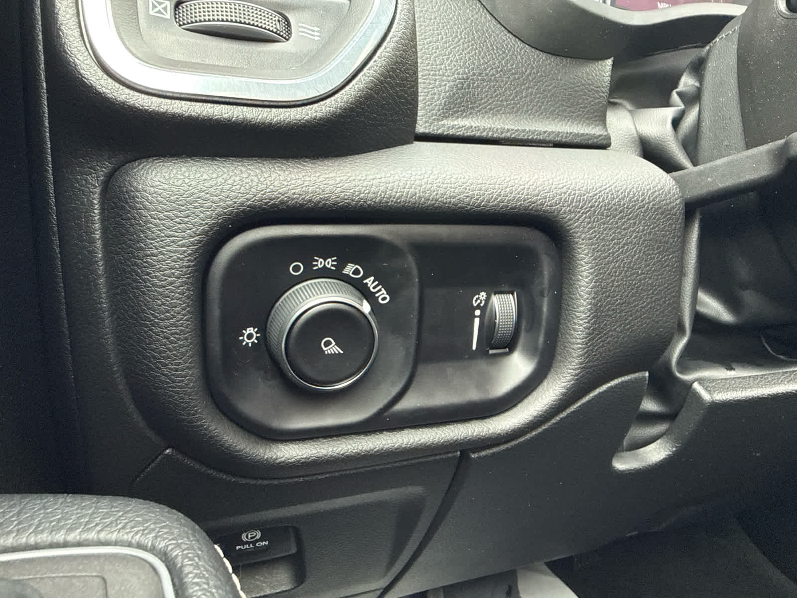 2024 RAM 1500 Laramie Crew Cab 4x4 5'7' Box