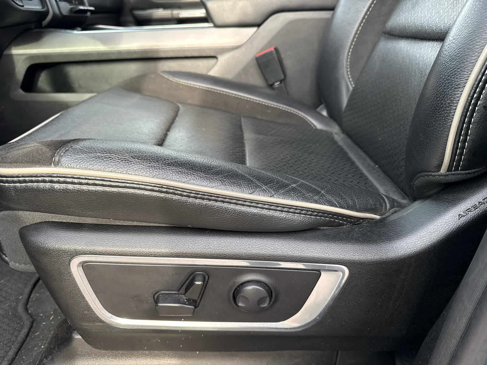 2024 RAM 1500 Laramie Crew Cab 4x4 5'7' Box