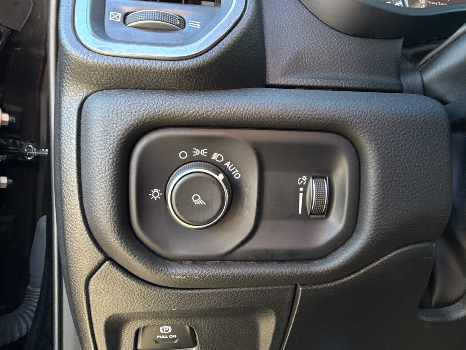 2024 RAM 1500 Laramie Crew Cab 4x4 5'7' Box