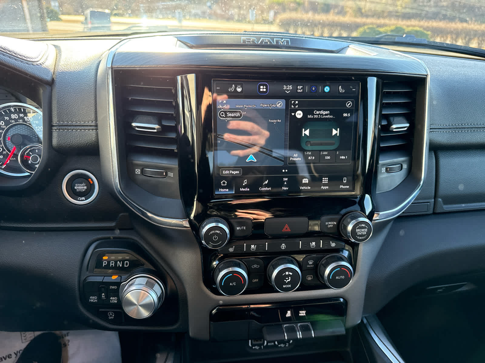 2024 RAM 1500 Laramie Crew Cab 4x4 5'7' Box