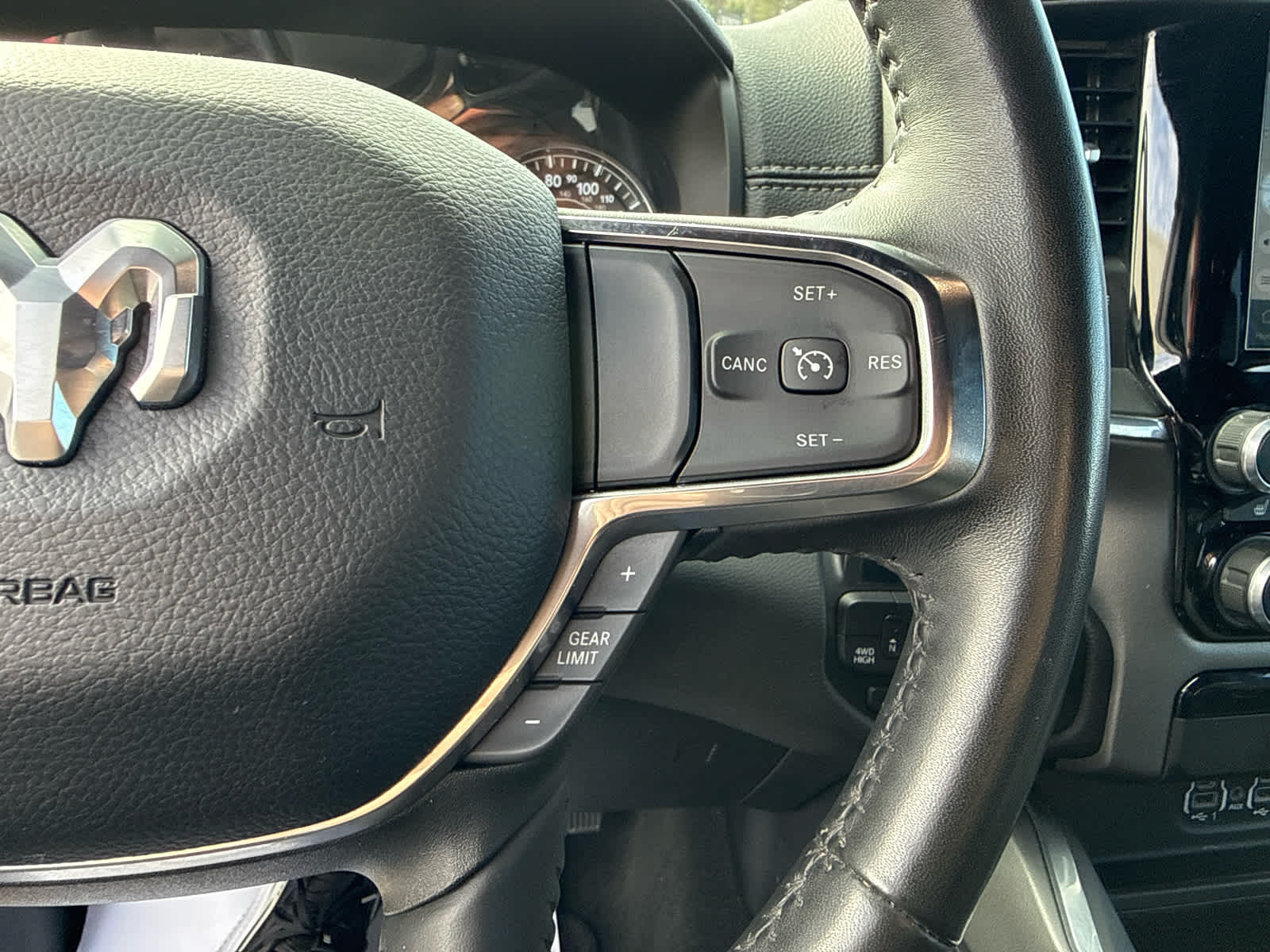 2024 RAM 1500 Laramie Crew Cab 4x4 5'7' Box