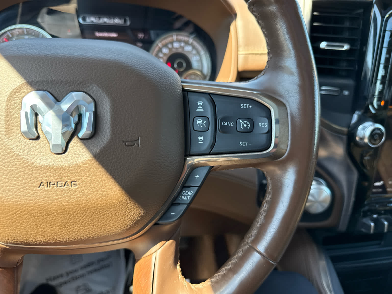 2020 RAM 1500 Laramie Longhorn Crew Cab 4x4 5'7' Box