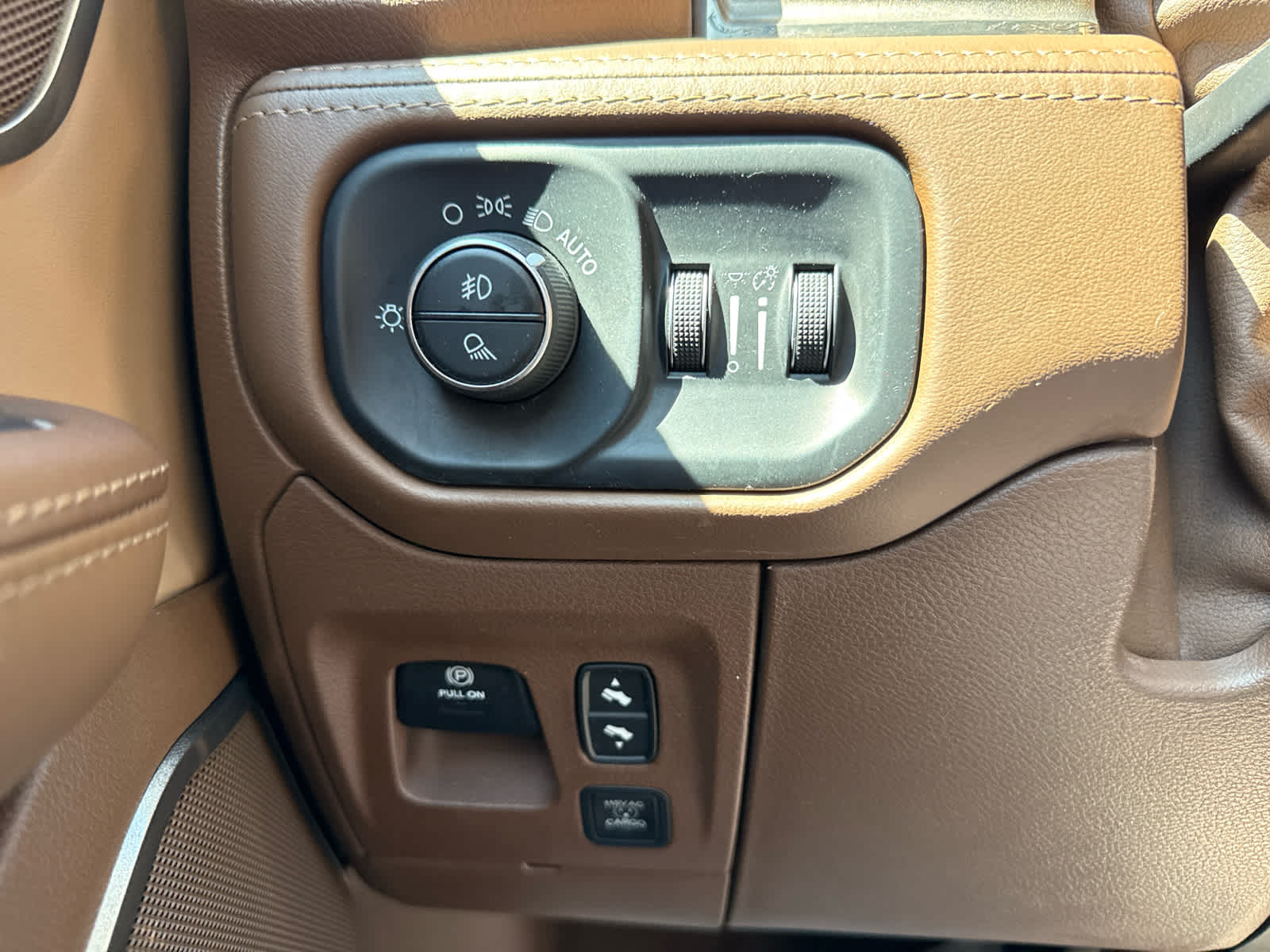 2020 RAM 1500 Laramie Longhorn Crew Cab 4x4 5'7' Box