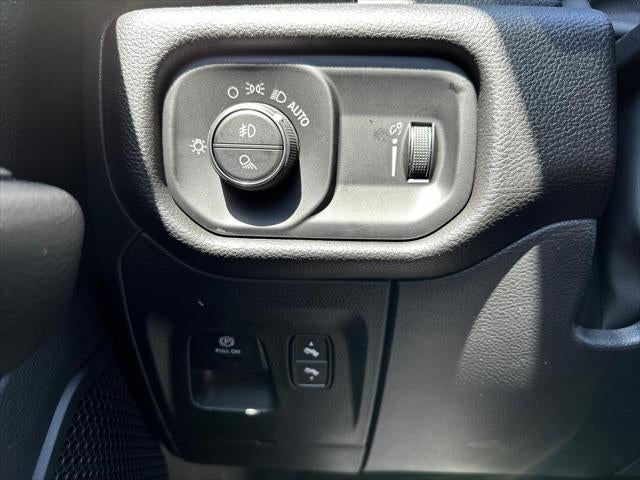 2023 RAM 1500 Big Horn Crew Cab 4x4 6'4' Box