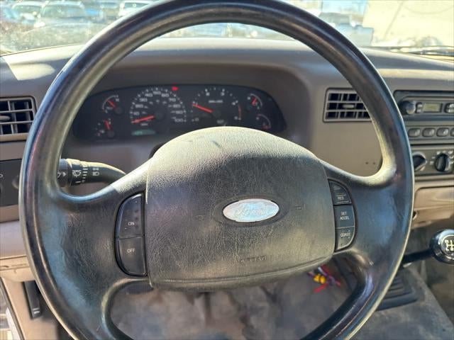 2004 Ford F-550 Chassis XL