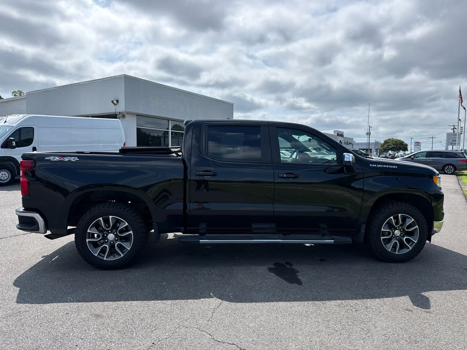 2024 Chevrolet Silverado 1500 4WD Crew Cab Short Bed LT with 2FL
