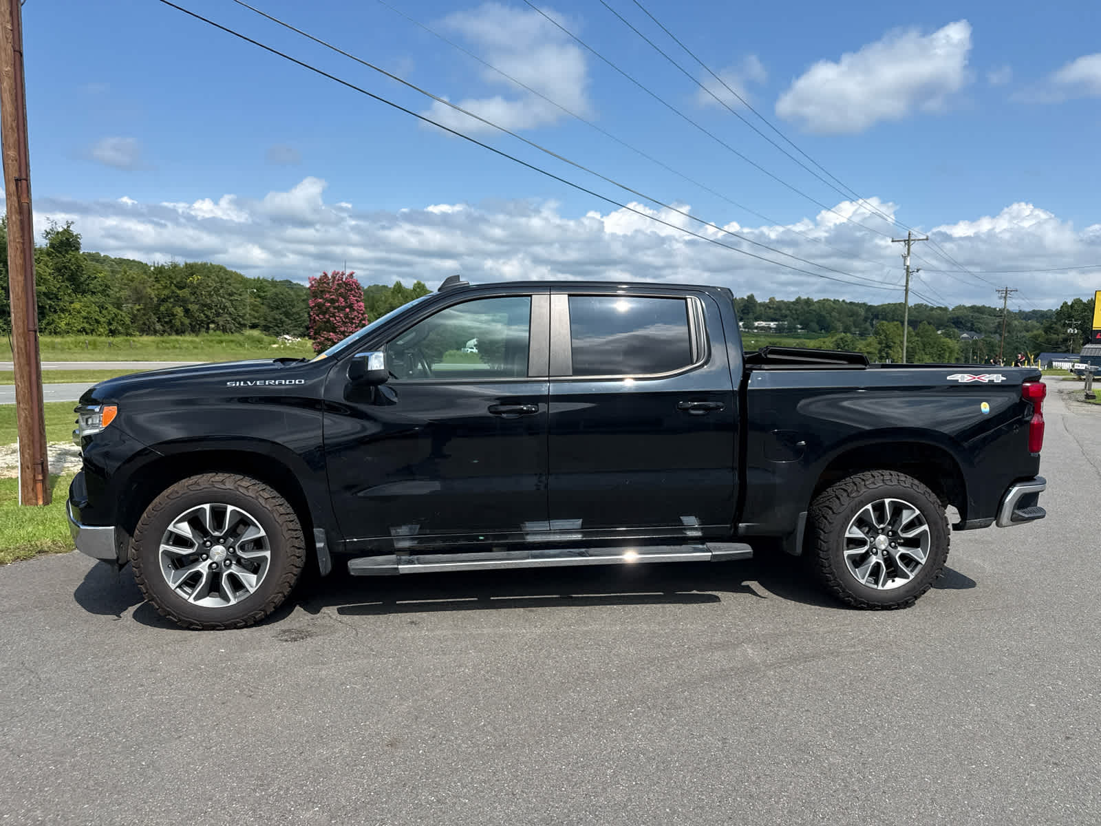 2024 Chevrolet Silverado 1500 4WD Crew Cab Short Bed LT with 2FL