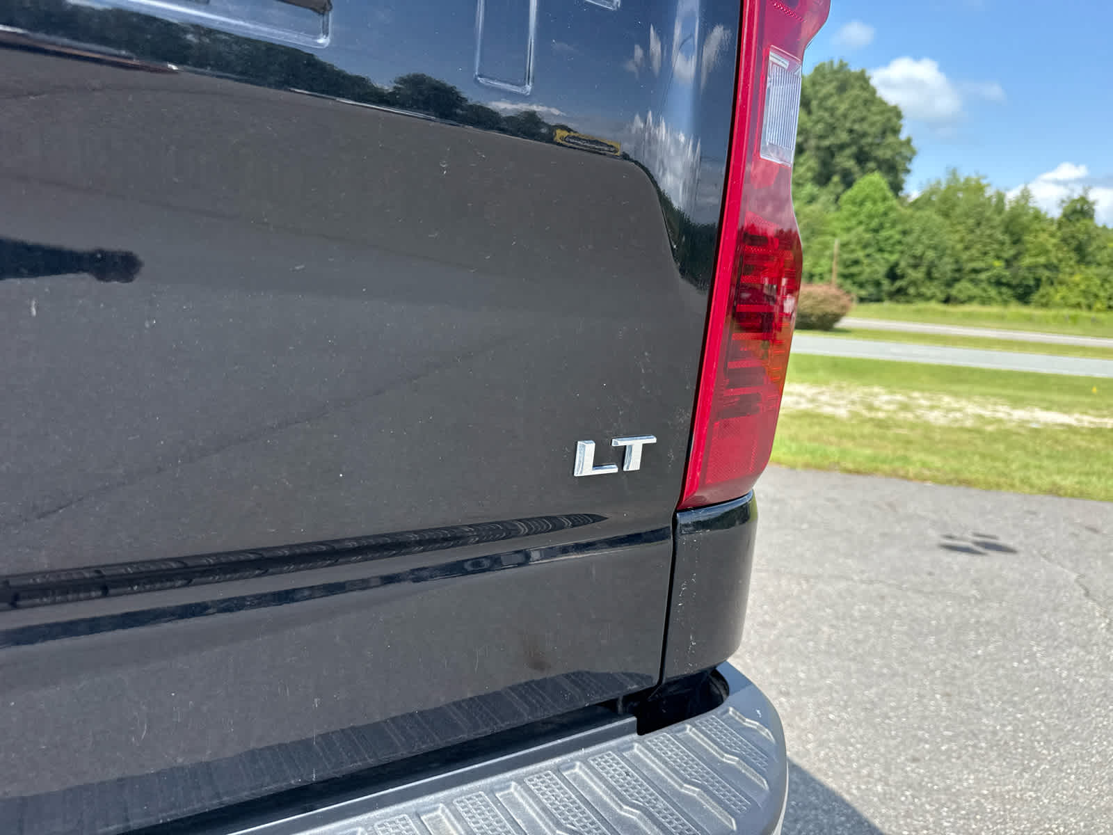 2024 Chevrolet Silverado 1500 4WD Crew Cab Short Bed LT with 2FL