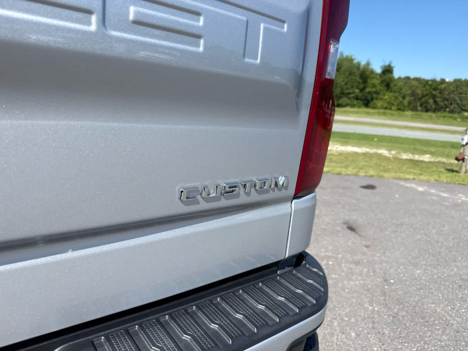 2021 Chevrolet Silverado 1500 4WD Crew Cab Short Bed Custom