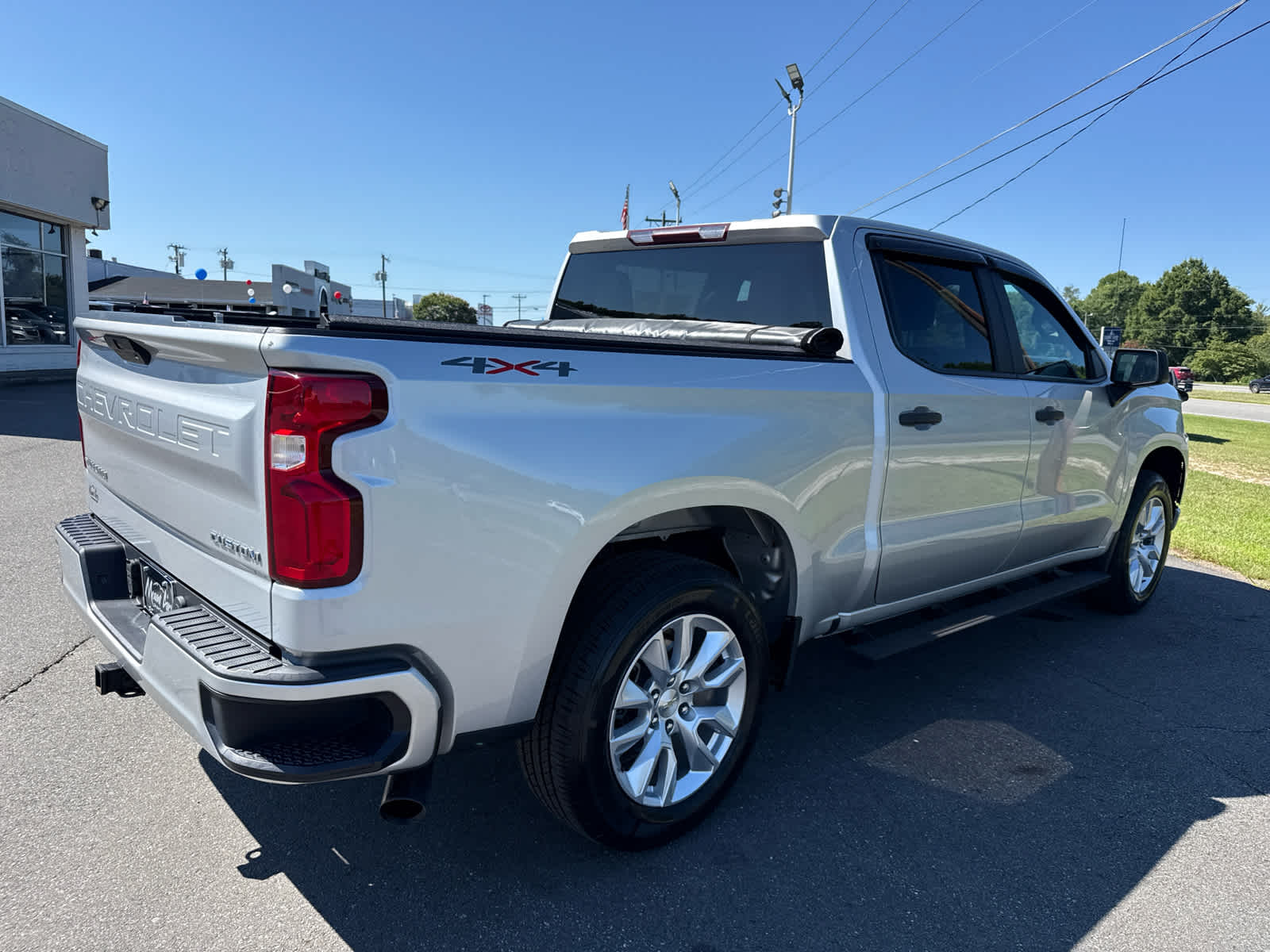 2021 Chevrolet Silverado 1500 4WD Crew Cab Short Bed Custom