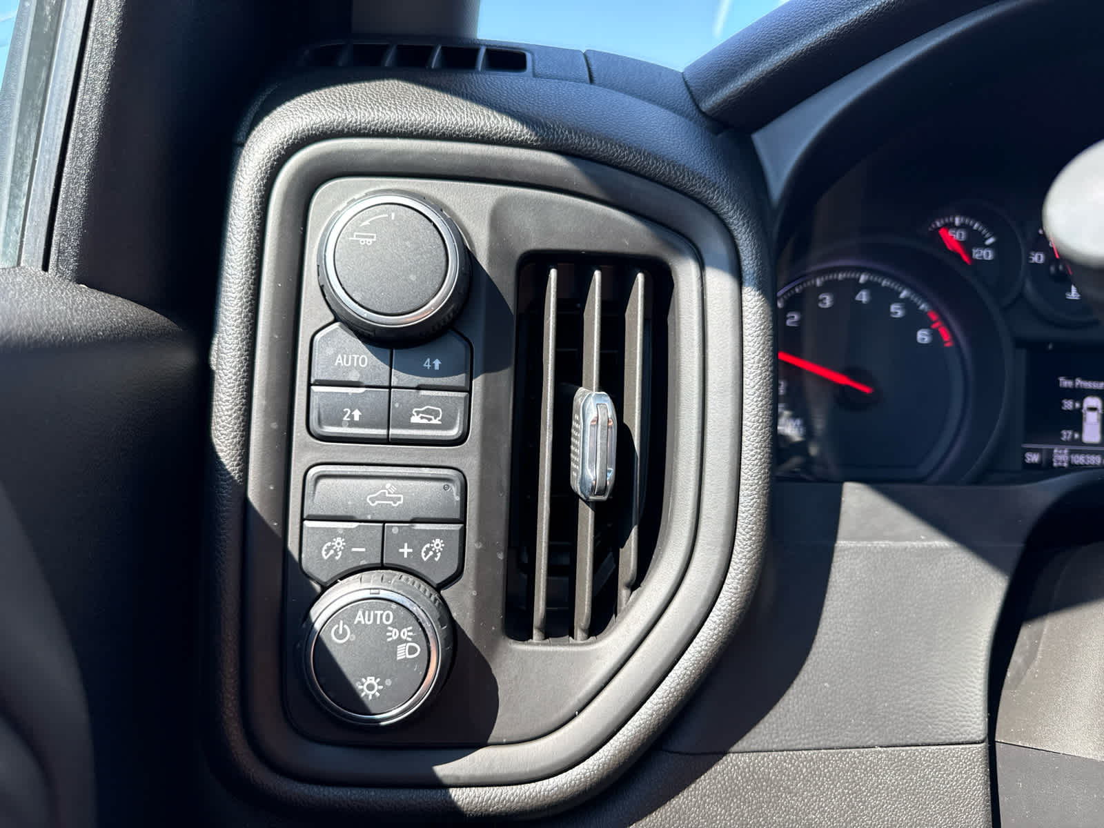 2021 Chevrolet Silverado 1500 4WD Crew Cab Short Bed Custom