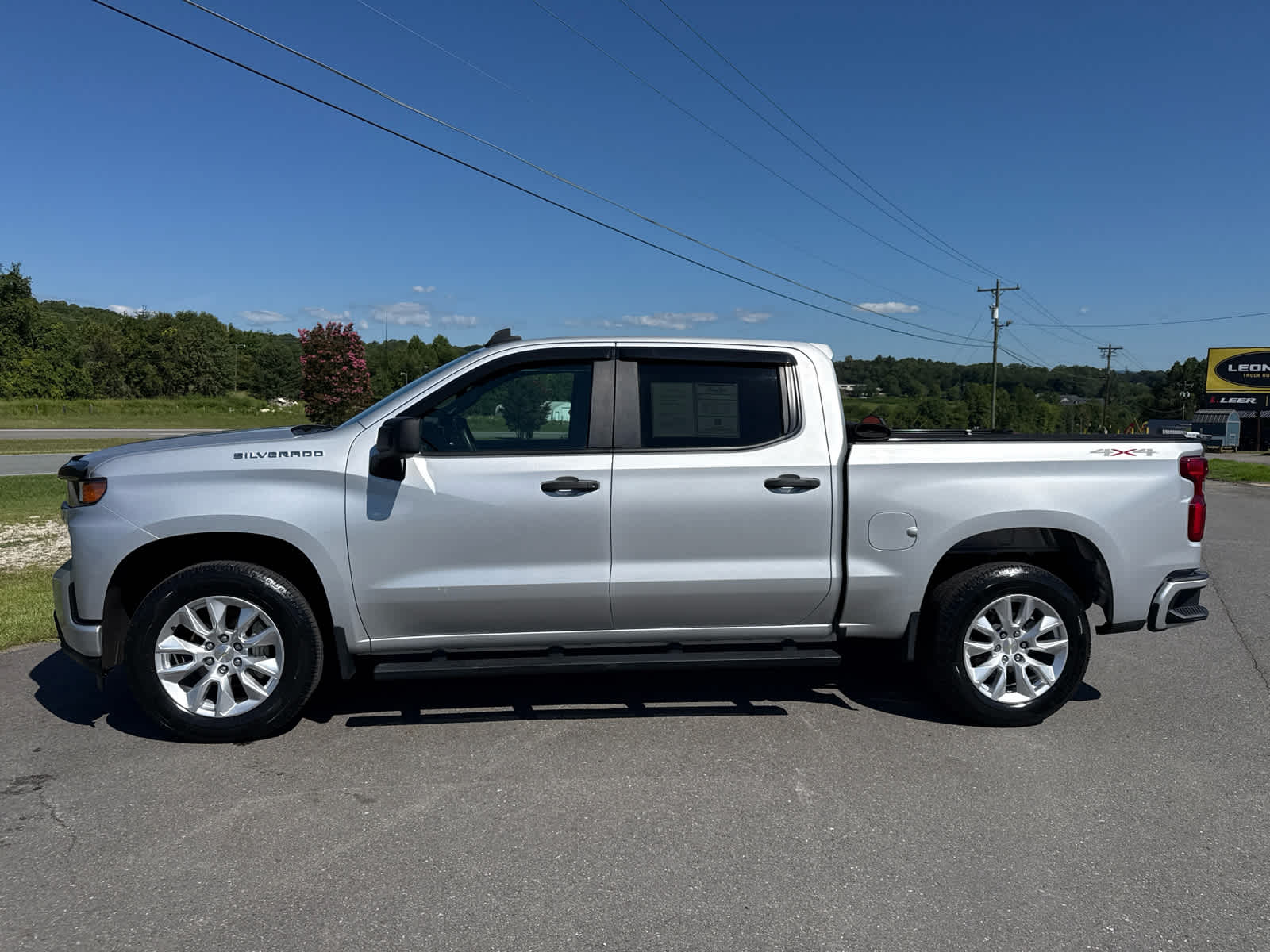 2021 Chevrolet Silverado 1500 4WD Crew Cab Short Bed Custom