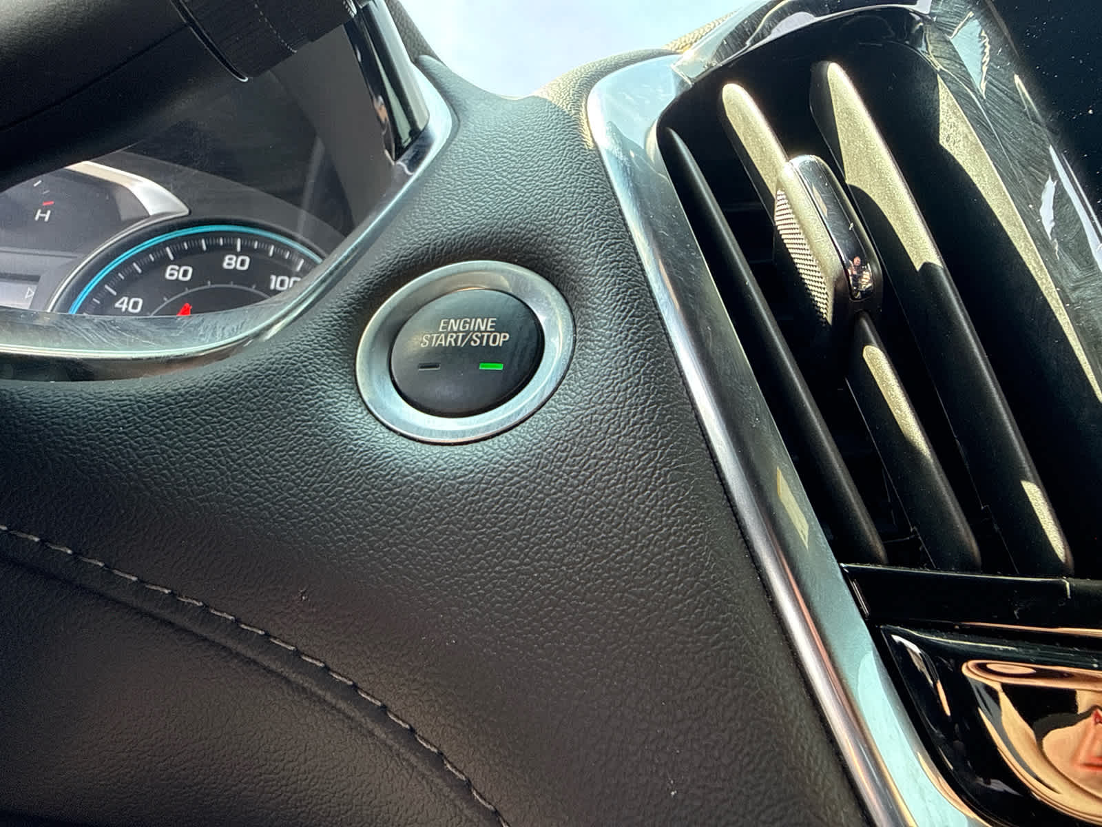 2023 Chevrolet Traverse AWD LT Cloth