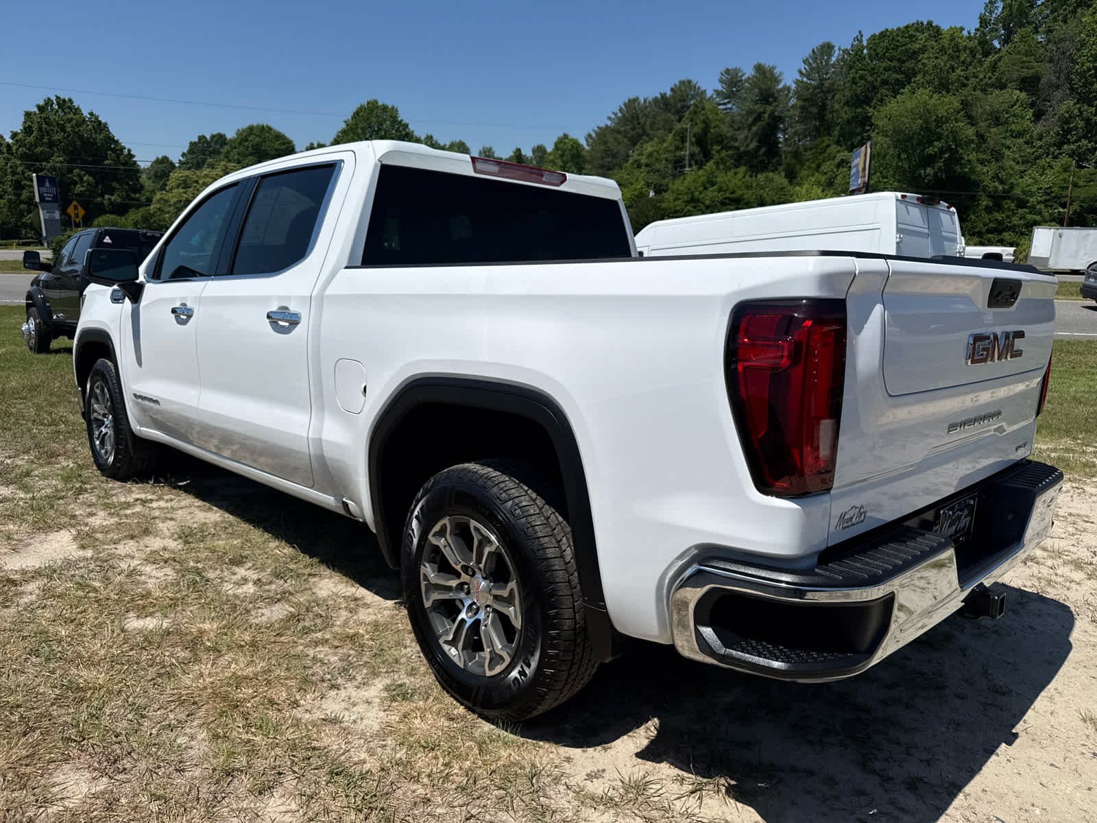 2025 GMC Sierra 1500 2WD Crew Cab Short Box SLT