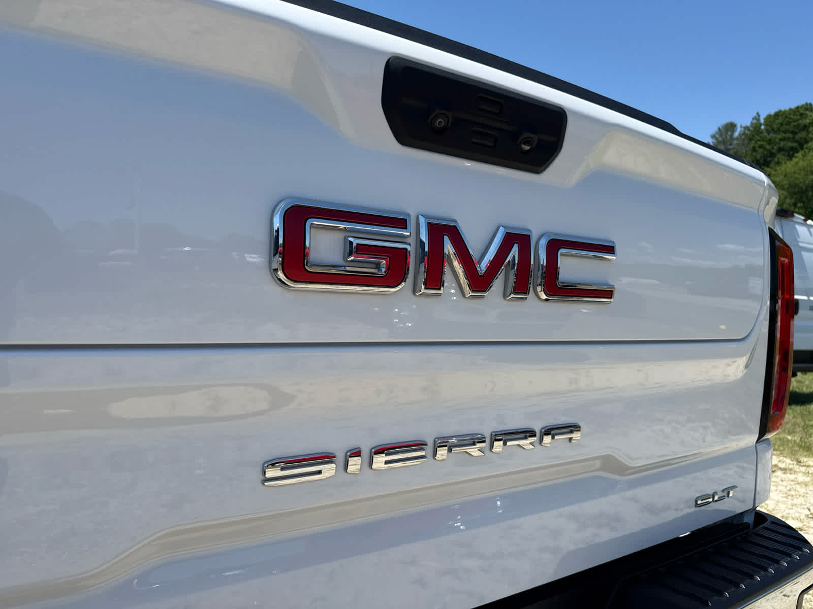 2025 GMC Sierra 1500 2WD Crew Cab Short Box SLT