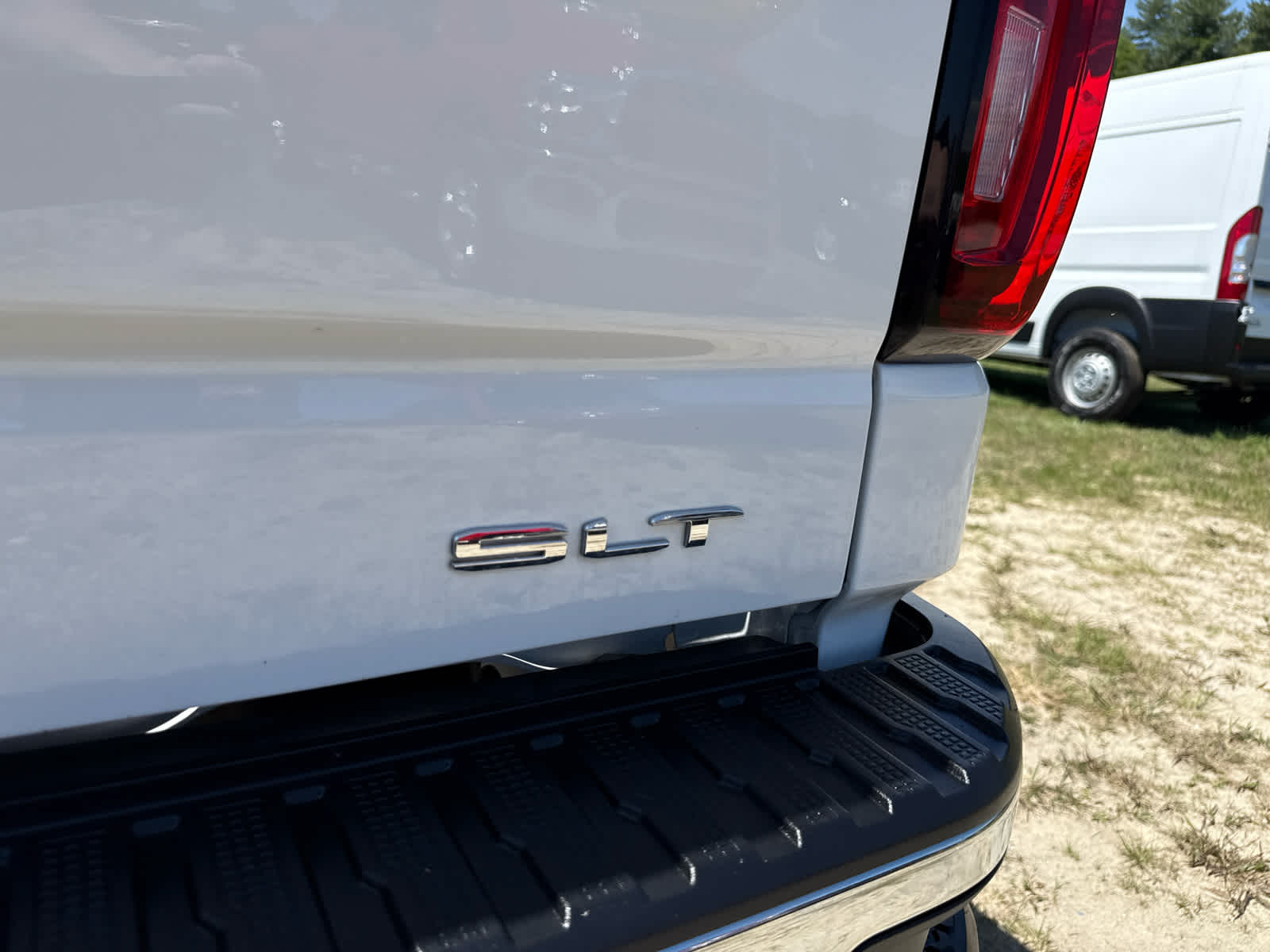 2025 GMC Sierra 1500 2WD Crew Cab Short Box SLT