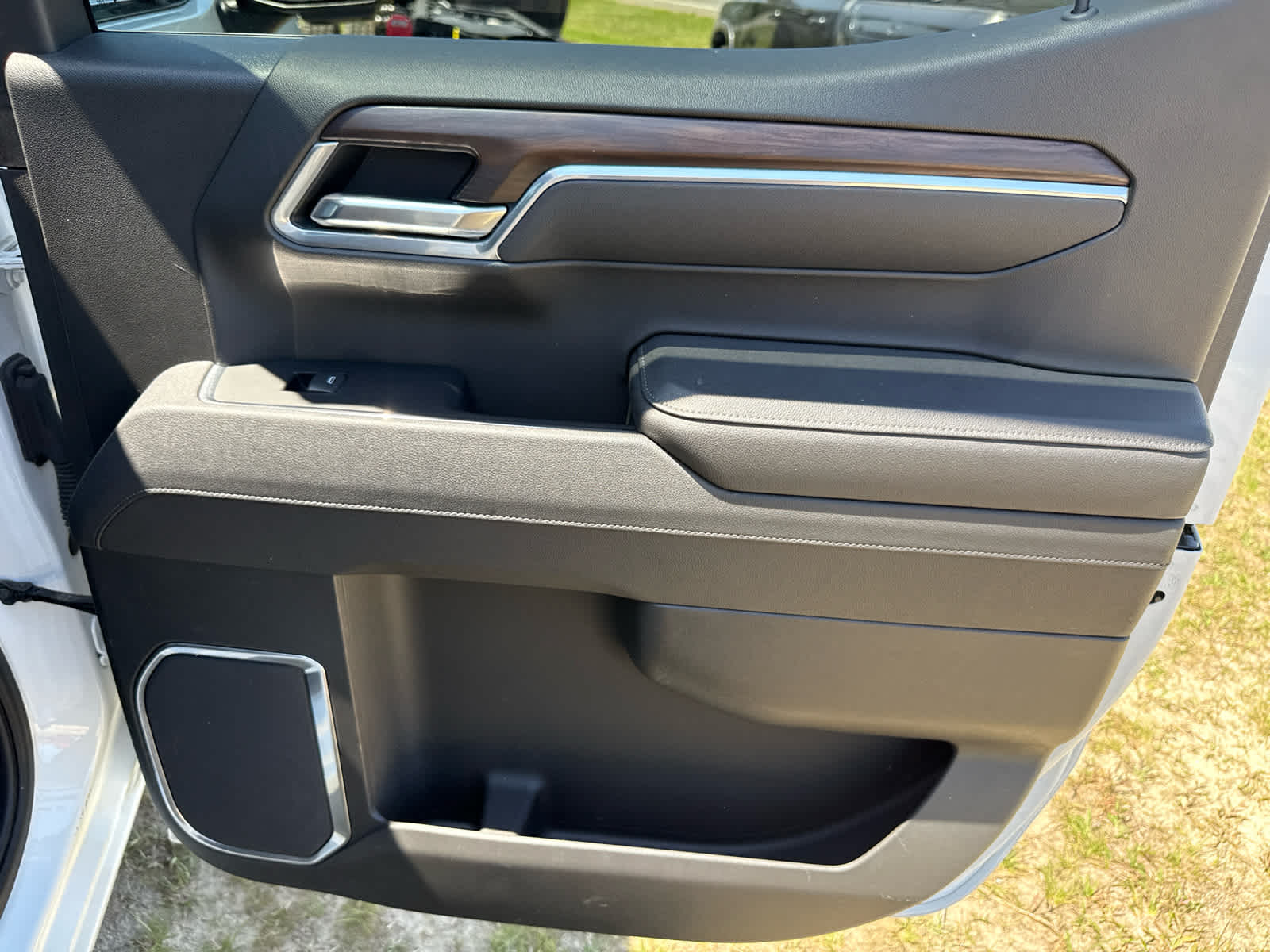 2025 GMC Sierra 1500 2WD Crew Cab Short Box SLT
